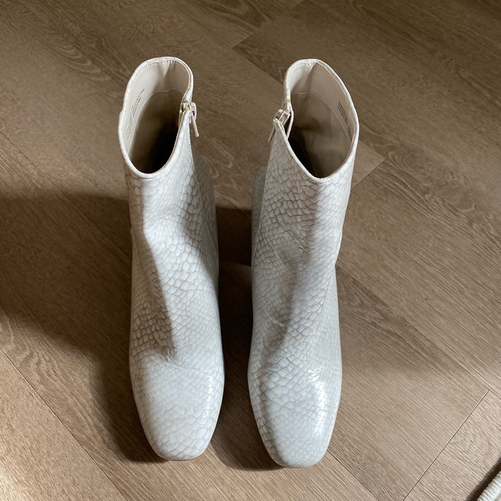 Steve Madden Nix Snake Print Ankle Booties | Size: 11